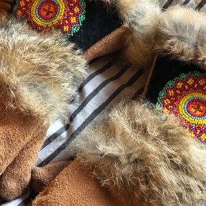 Astis children’s leather mittens - Sz small